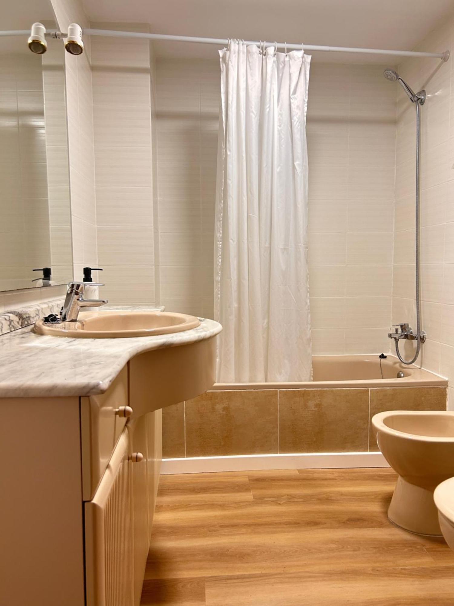 Lovely 3-bedroom 15 Minutes From Appartement *